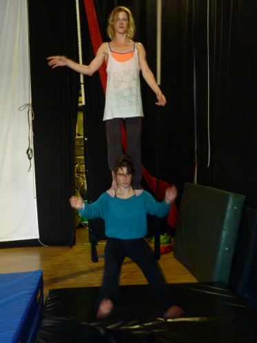 equilibrio trapezio, workshop, stage, la fucina del circo, torino, arti aeree, discipline aeree, tecnica al trapezio .